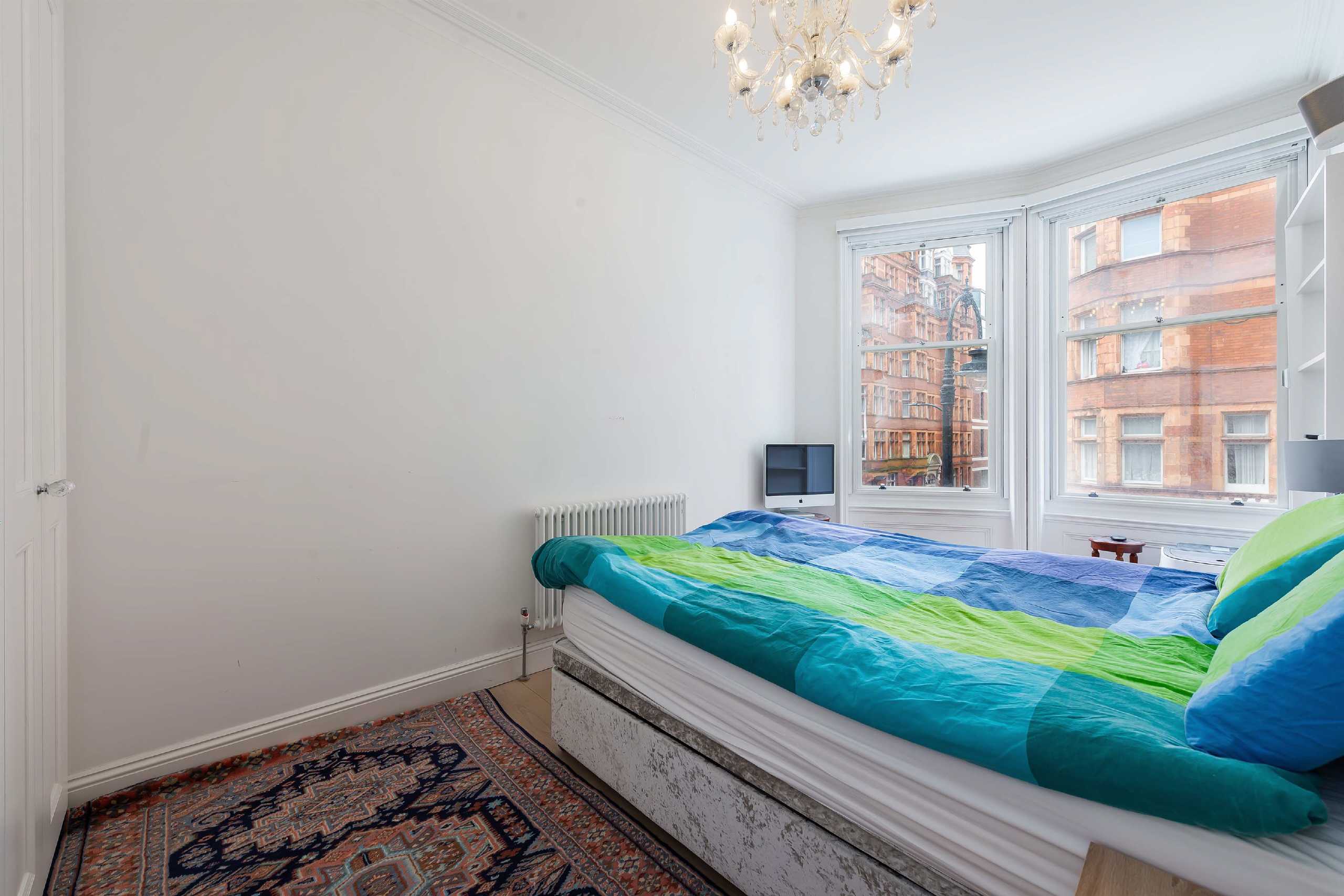 Flat Ridgmount Gardens in Greater London