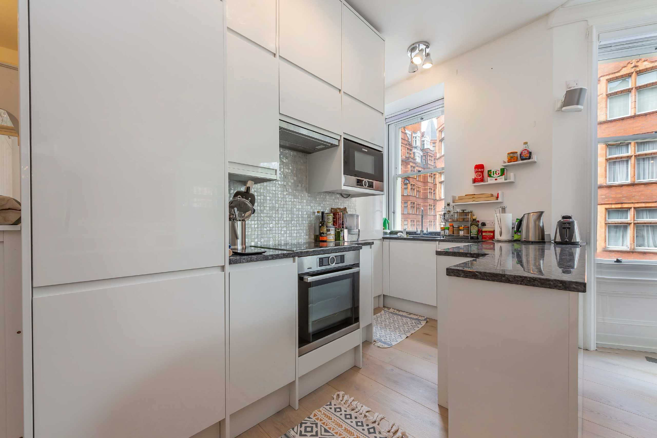 Flat Ridgmount Gardens in Greater London