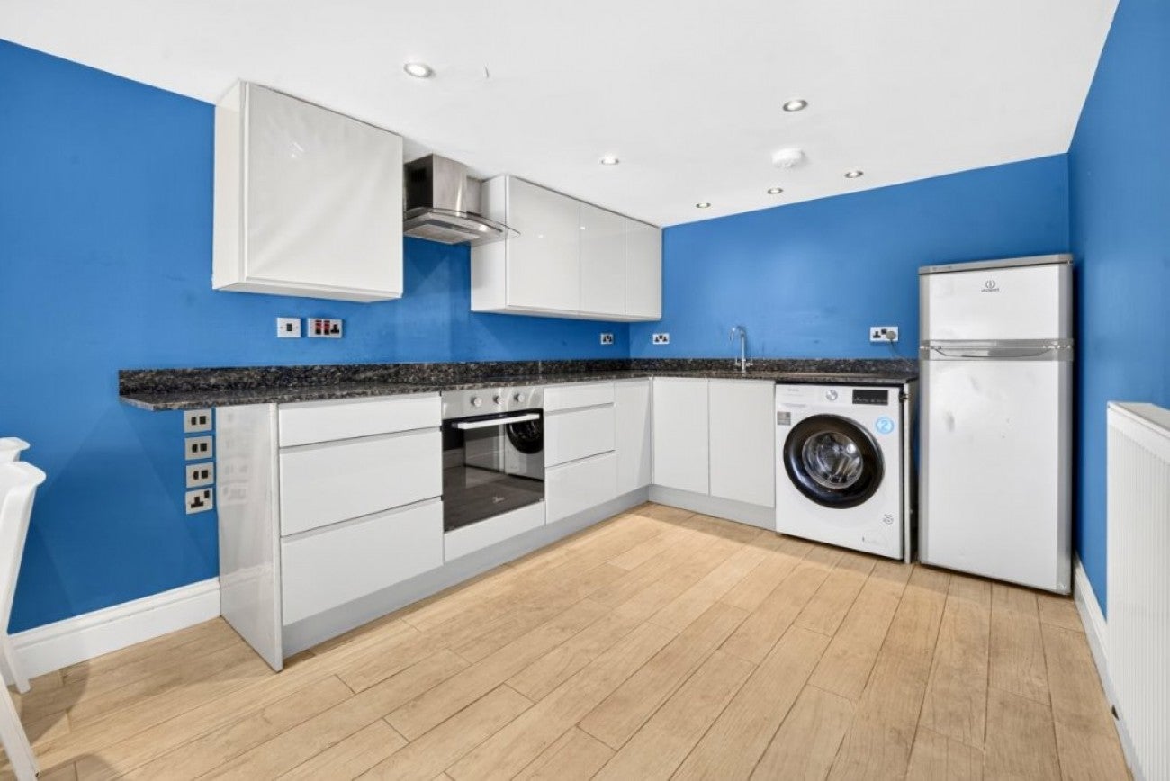 Flat Torriano Avenue in Greater London
