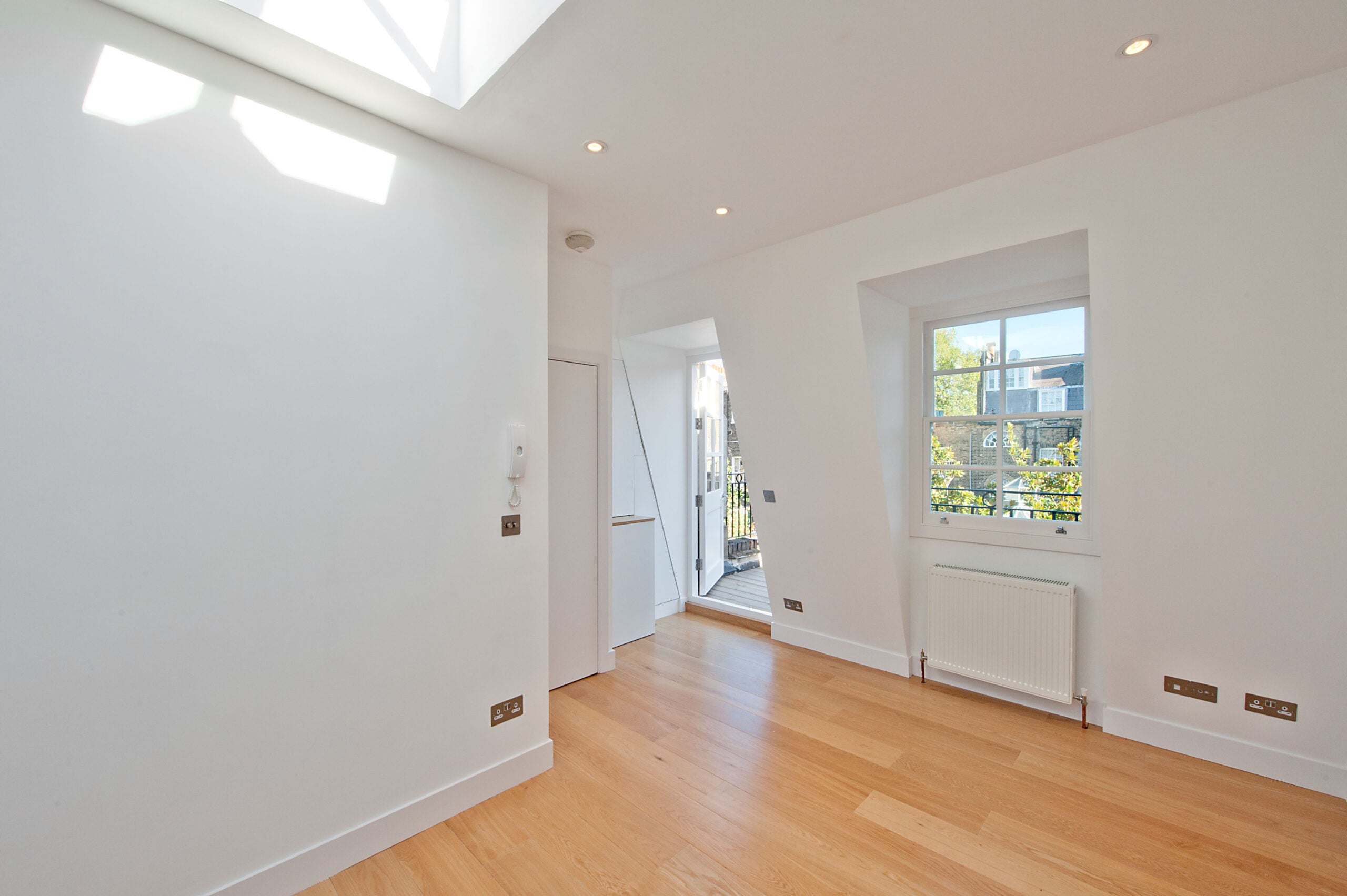 Flat Woodfall Street in Greater London