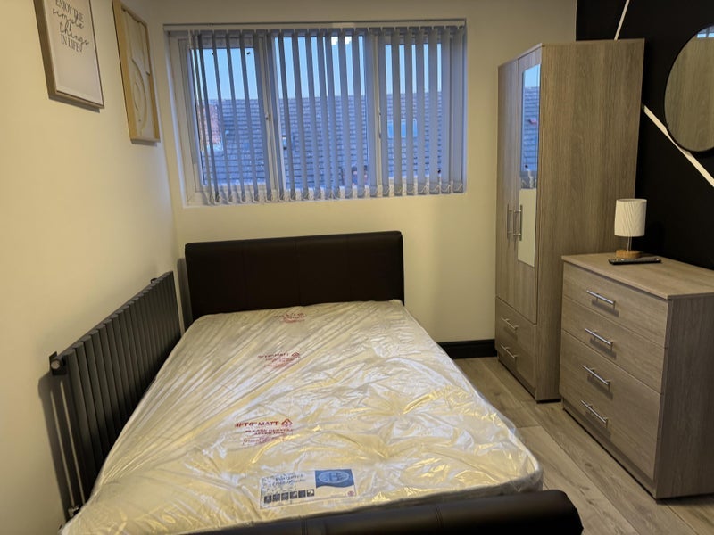 Room Leopold Road in Liverpool