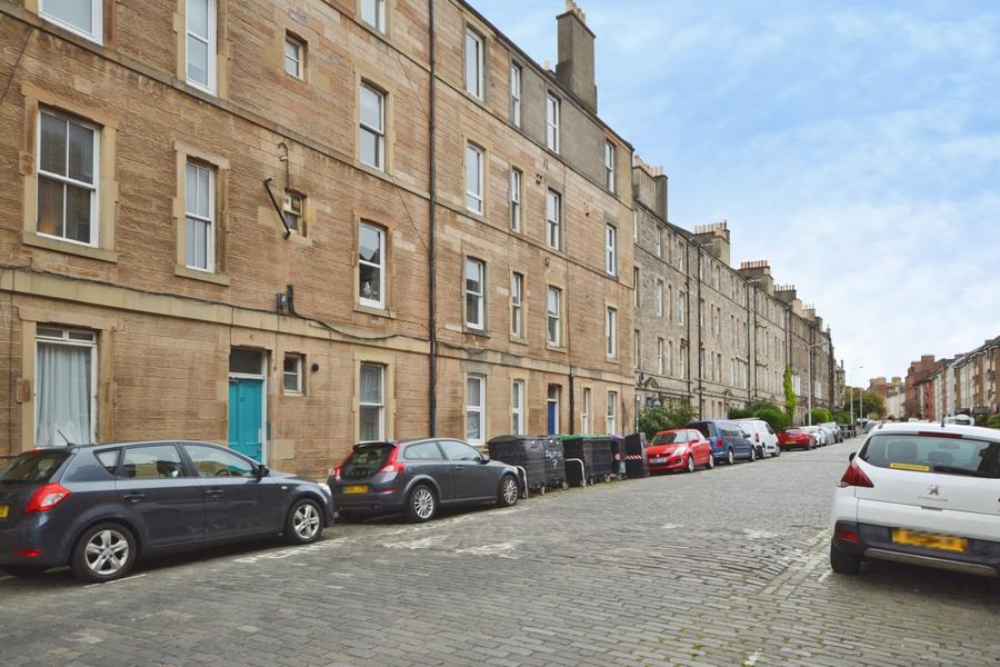 Flat Halmyre Street in City of Edinburgh