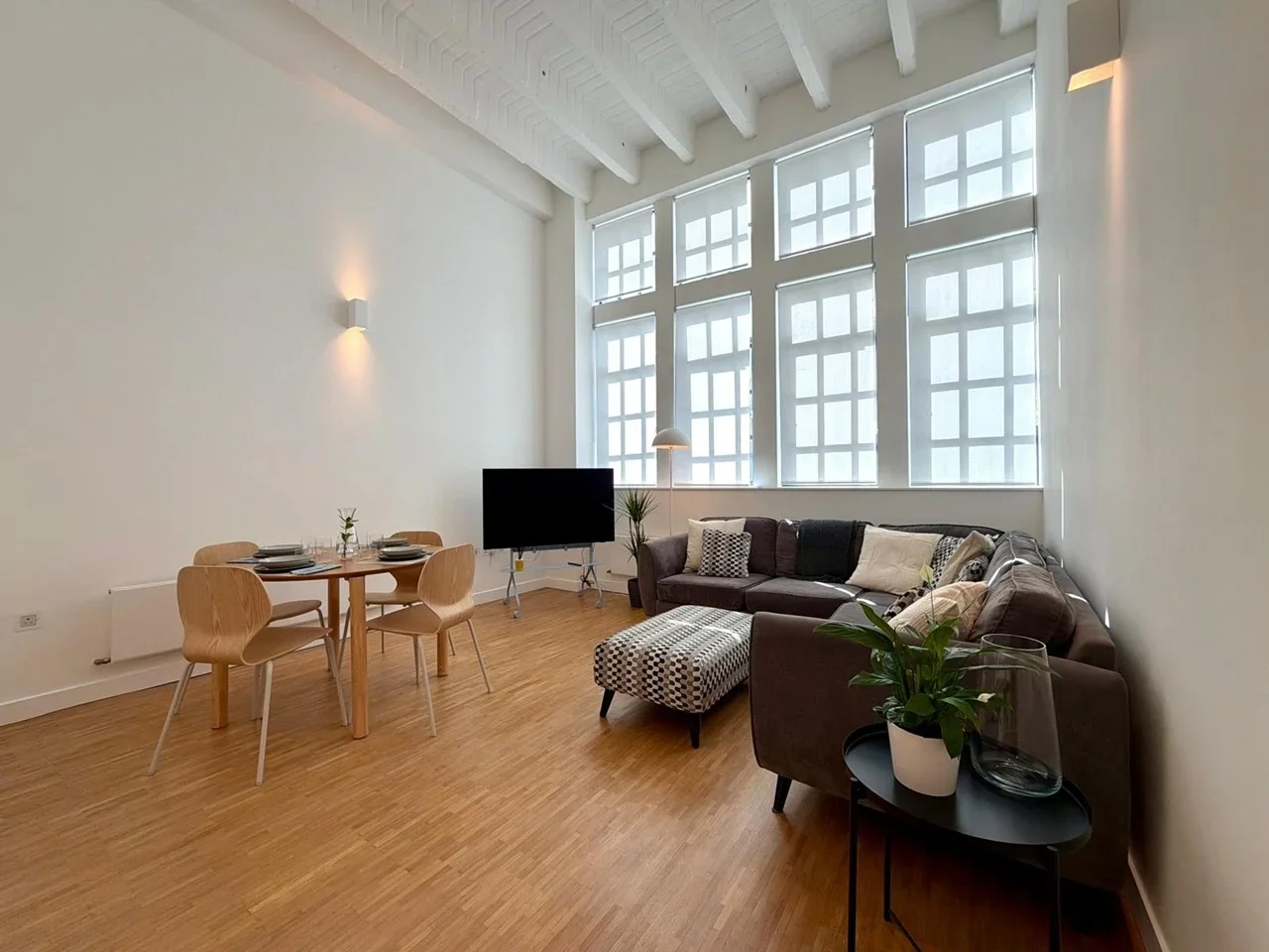 Flat Leather Lane in Greater London