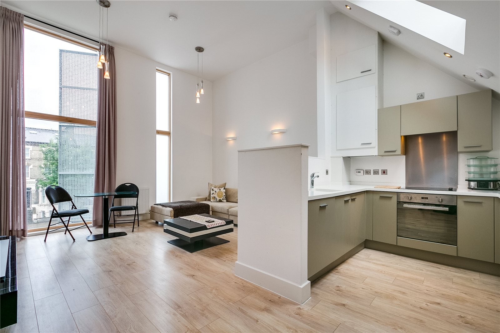 Flat Trevanion Road in Greater London