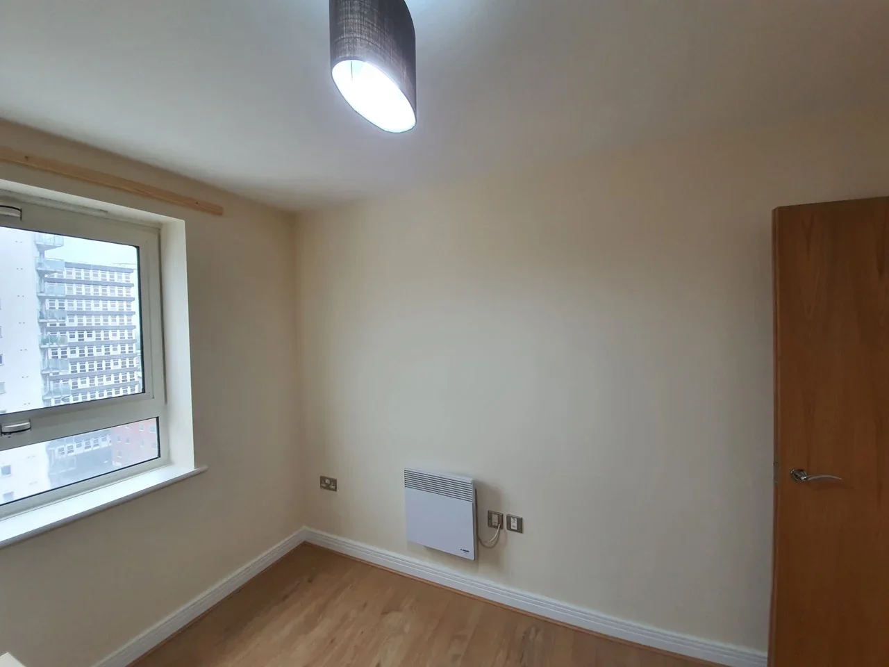 Flat Hainault Street in Greater London