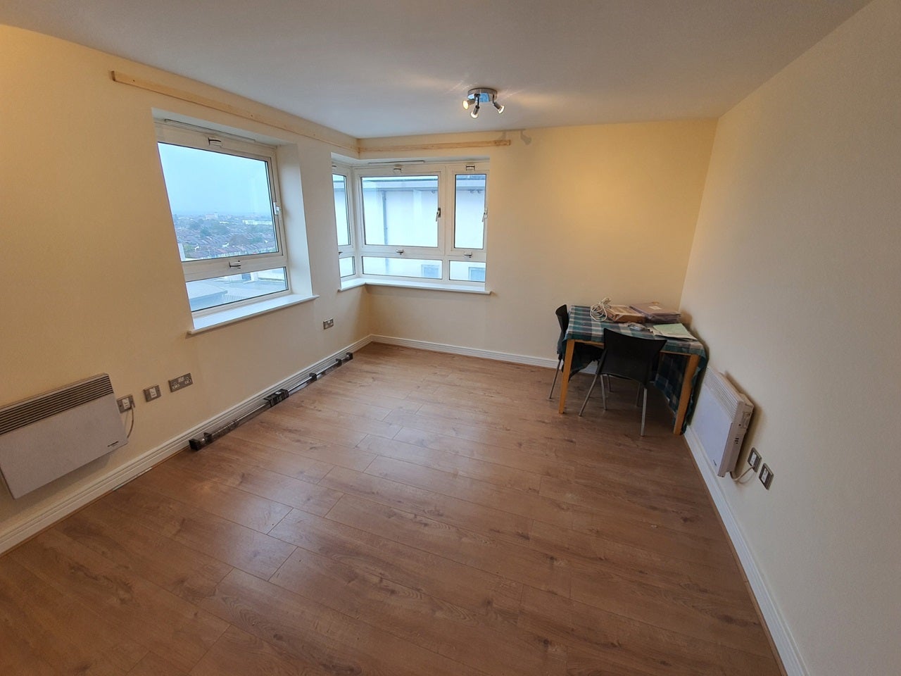 Flat Hainault Street in Greater London