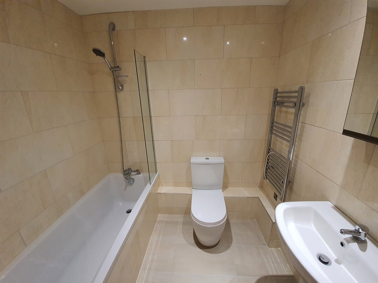 Flat Hainault Street in Greater London
