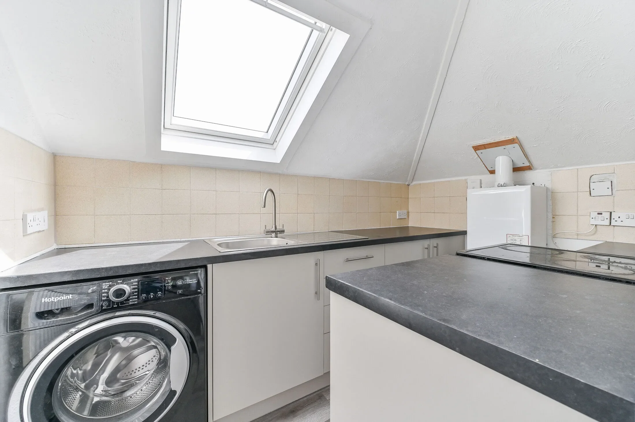 Flat Thornhill Road in Greater London