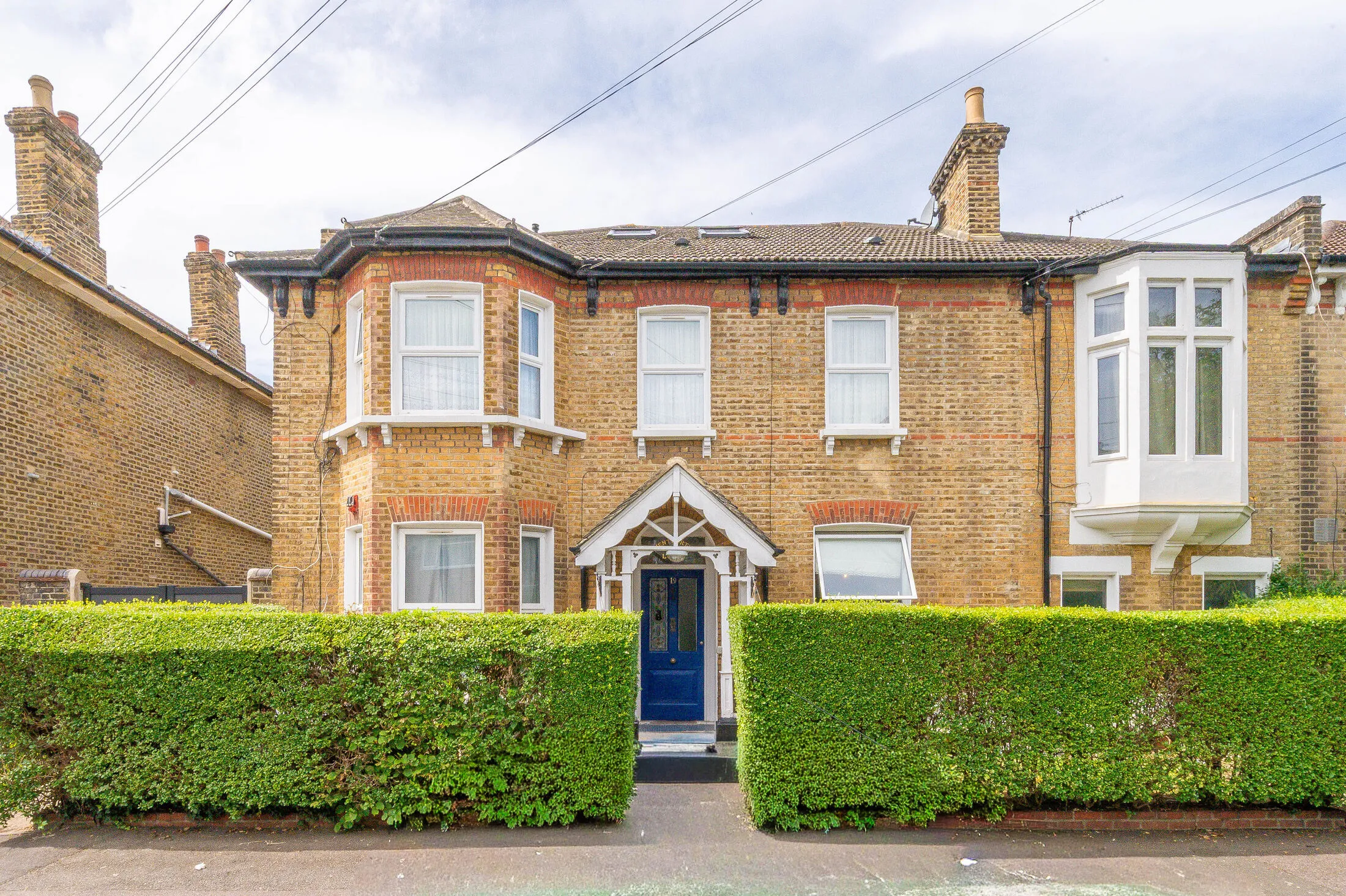 Flat Thornhill Road in Greater London