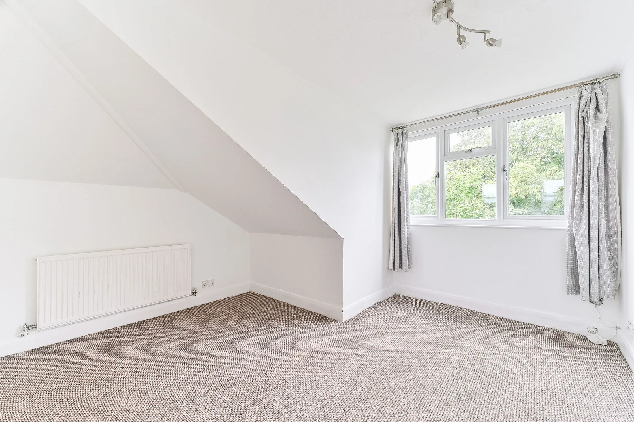Flat Thornhill Road in Greater London