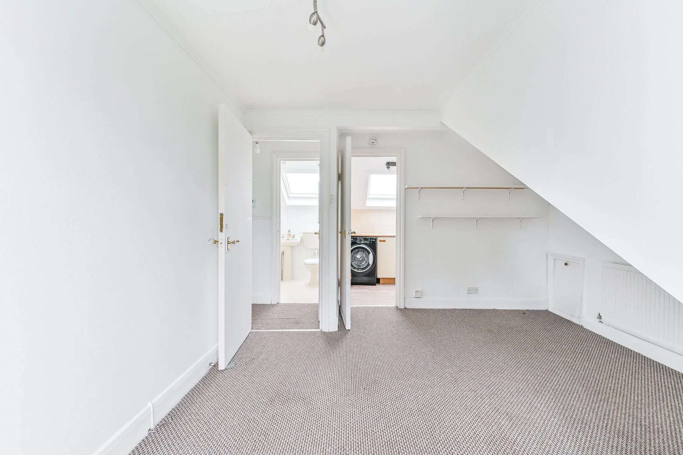 Flat Thornhill Road in Greater London