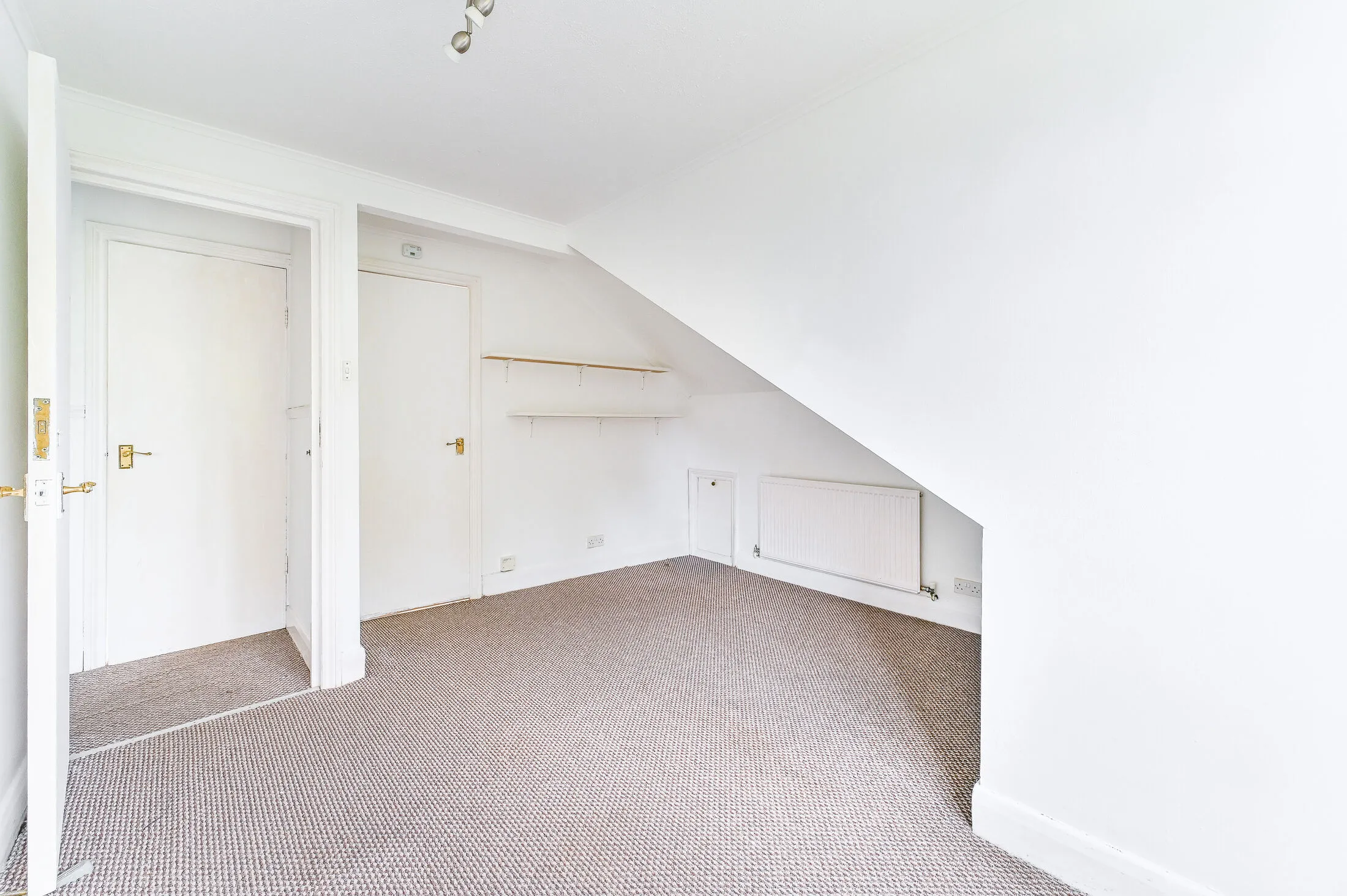 Flat Thornhill Road in Greater London