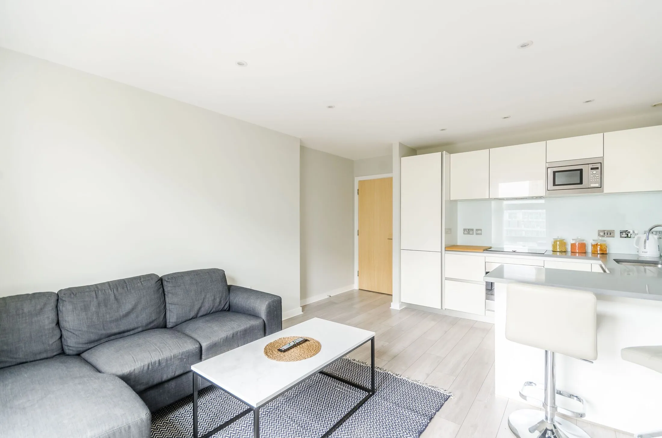 Flat Queenstown Road in Greater London