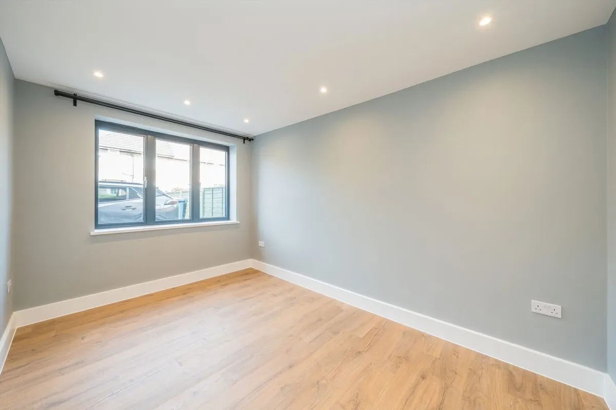 Flat Norman Way in Greater London