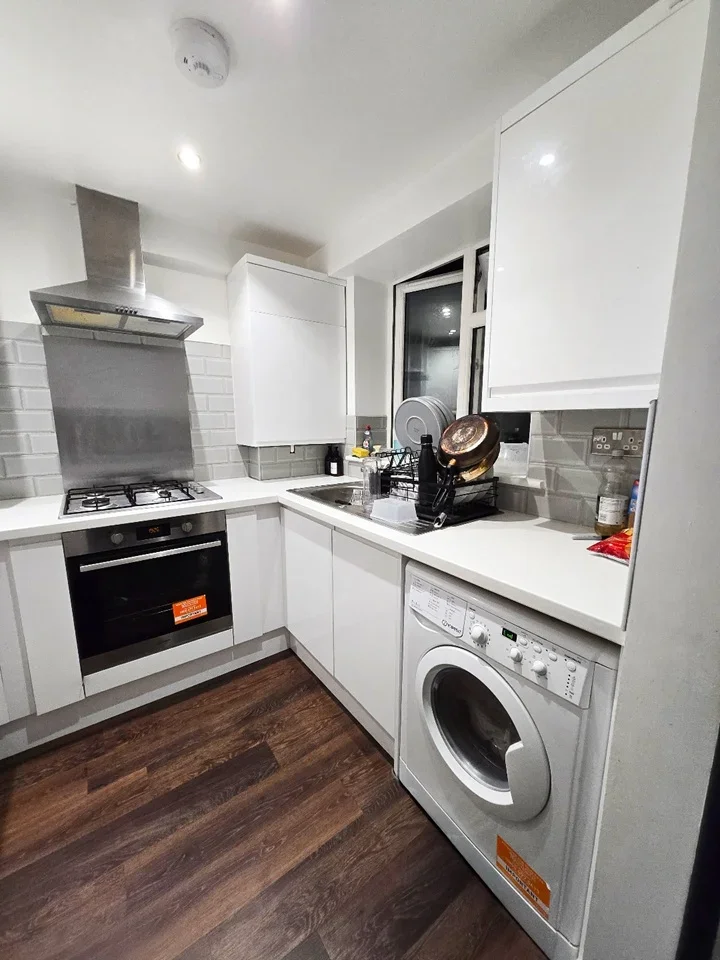Flat Alma Place in Greater London