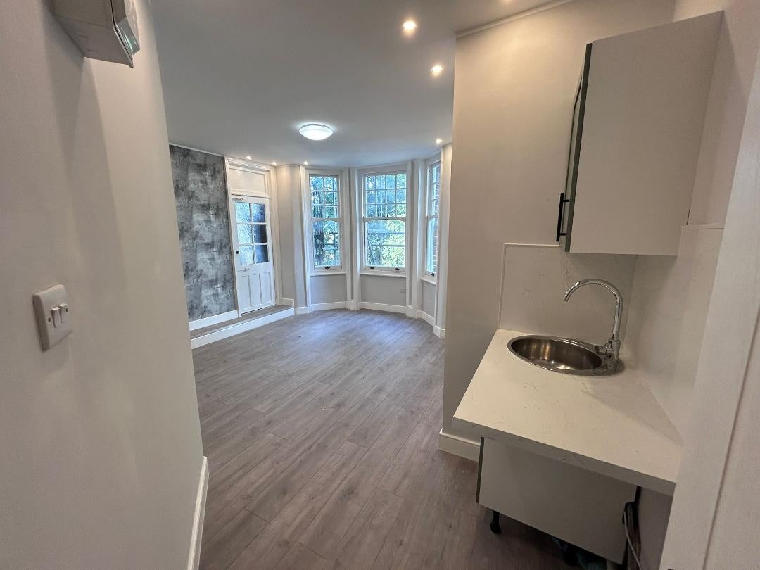 Room Fortis Green Road in Greater London