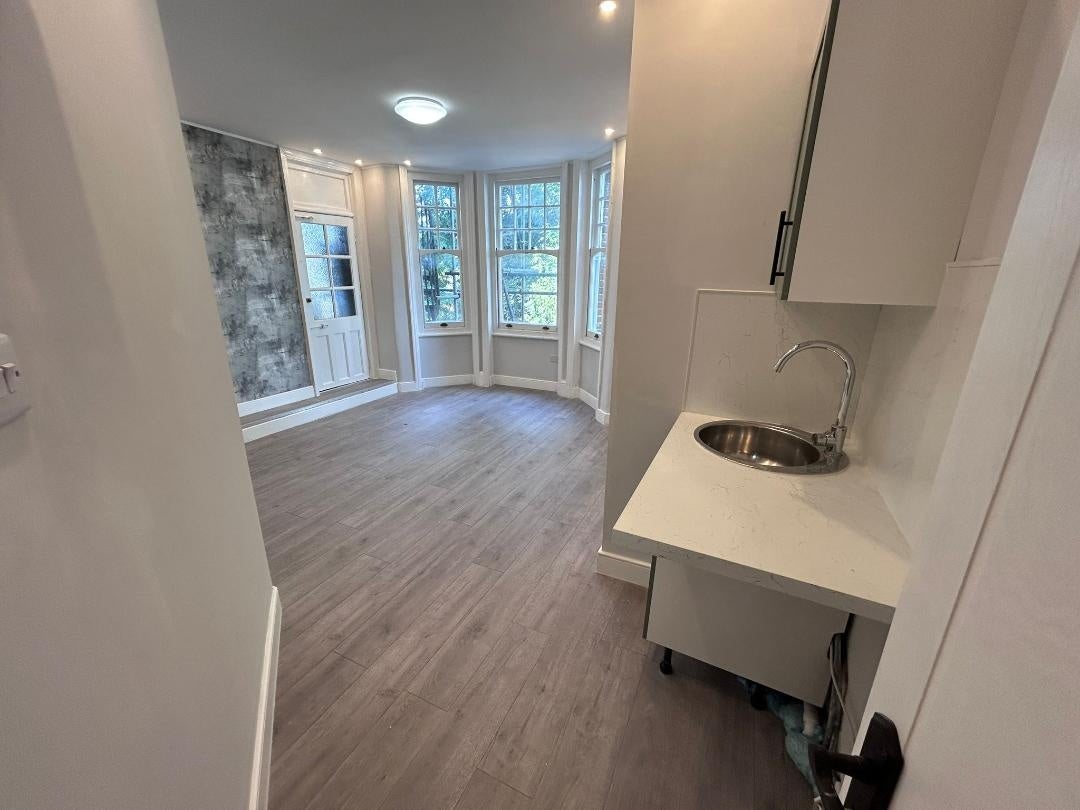 Room Fortis Green Road in Greater London