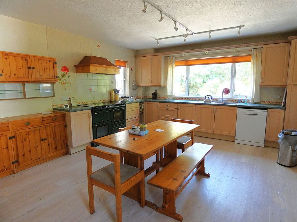House Esmond Close in Emsworth