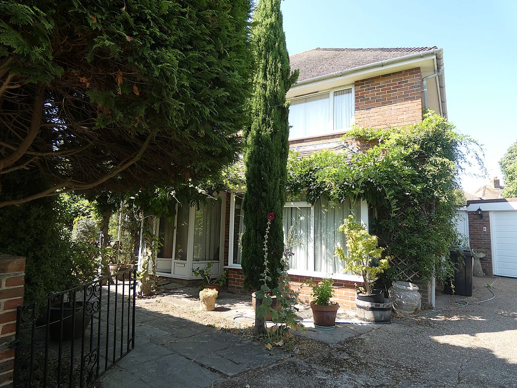 House Esmond Close in Emsworth