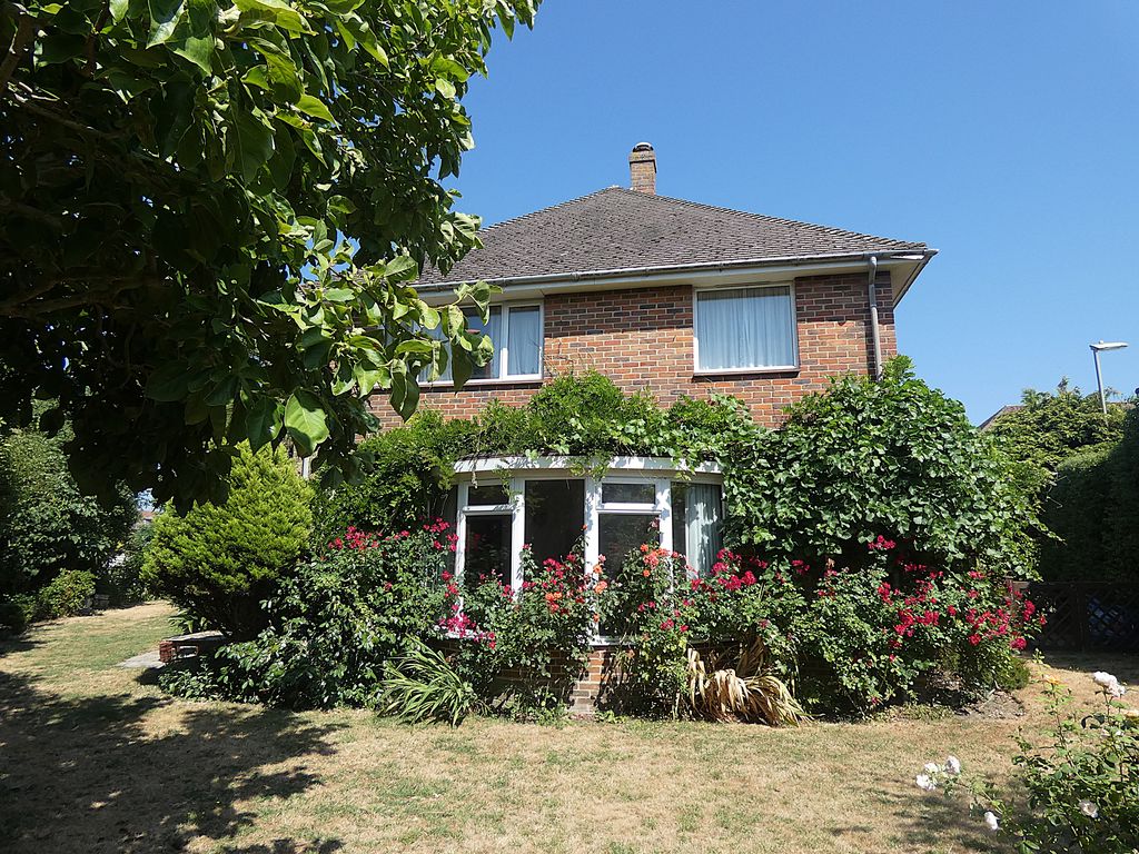 House Esmond Close in Emsworth