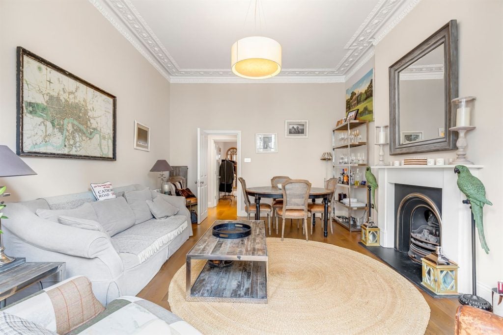 Flat Cathcart Road in Greater London