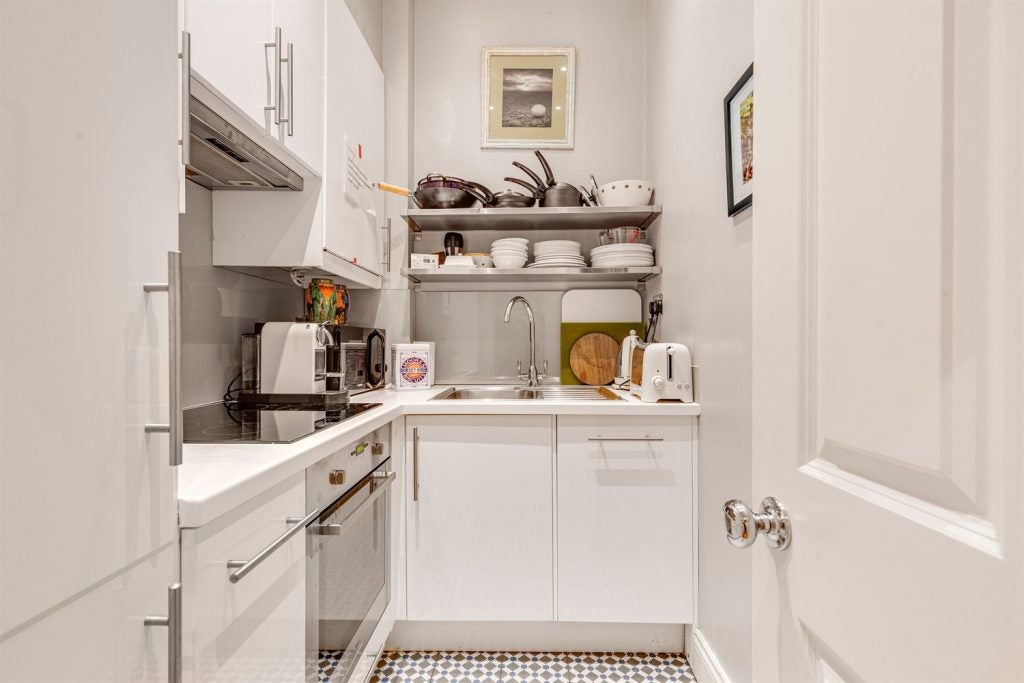 Flat Cathcart Road in Greater London