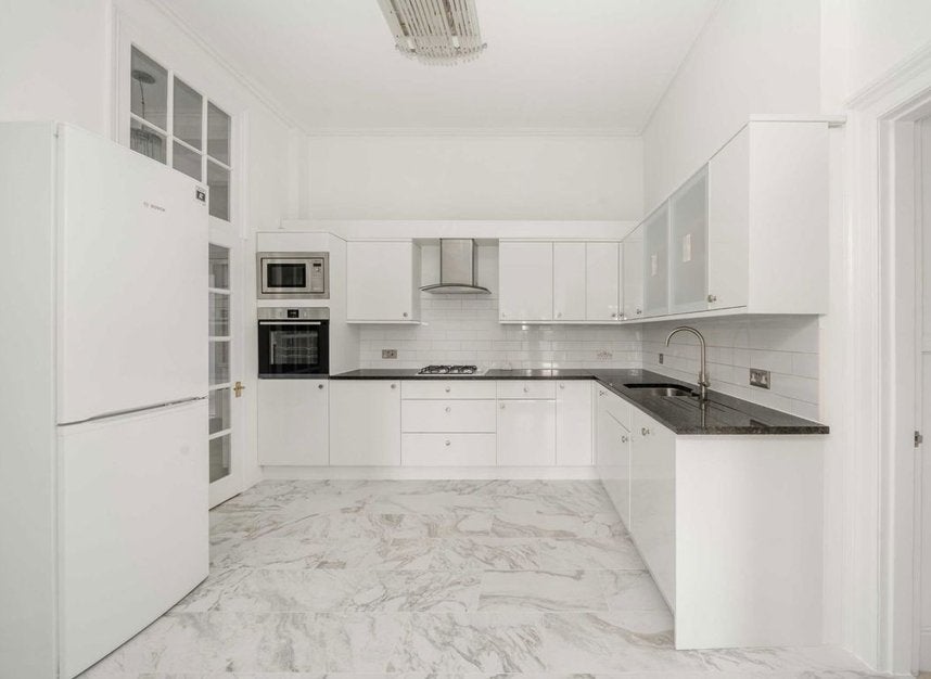 Flat Holland Park in Greater London