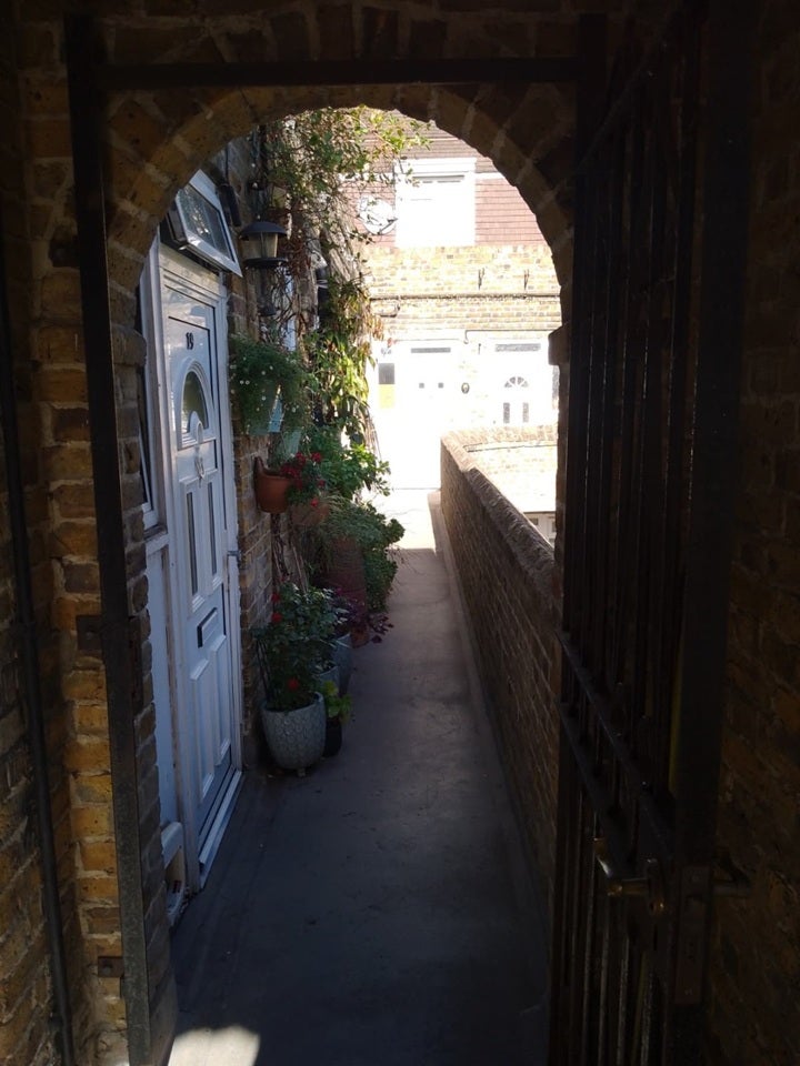 Flat Reardon Path in Greater London