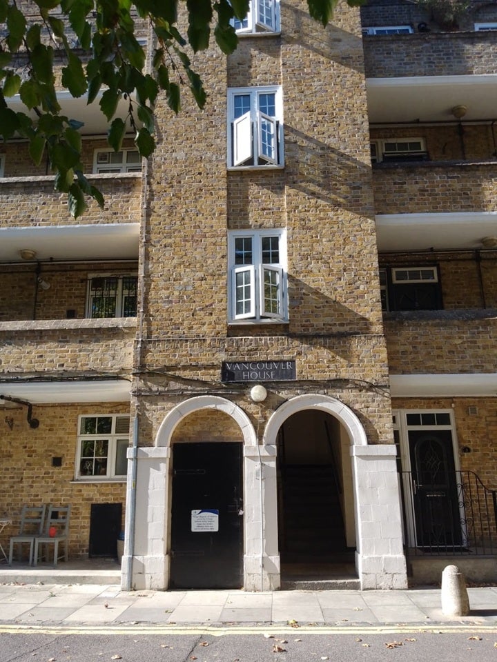 Flat Reardon Path in Greater London