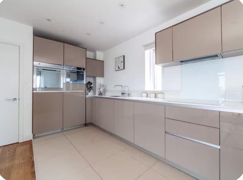 Room Peartree Way in Greater London