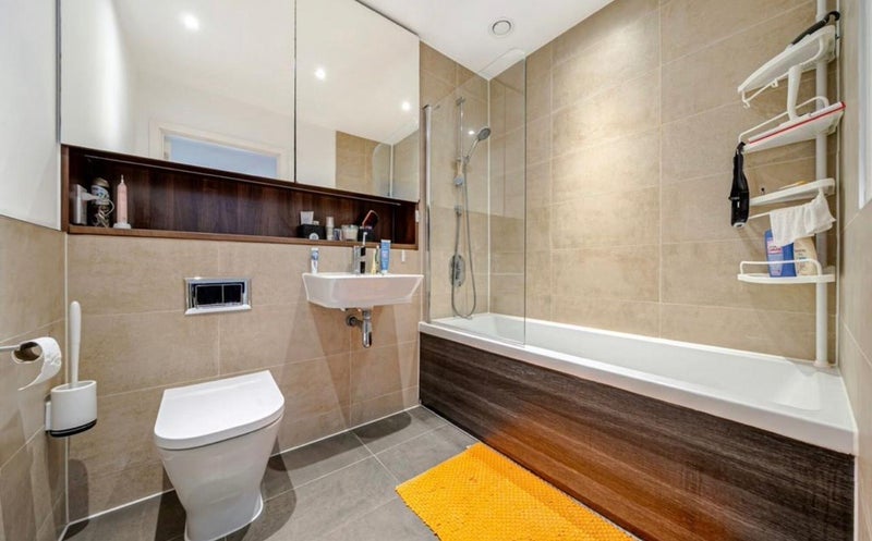 Room Peartree Way in Greater London