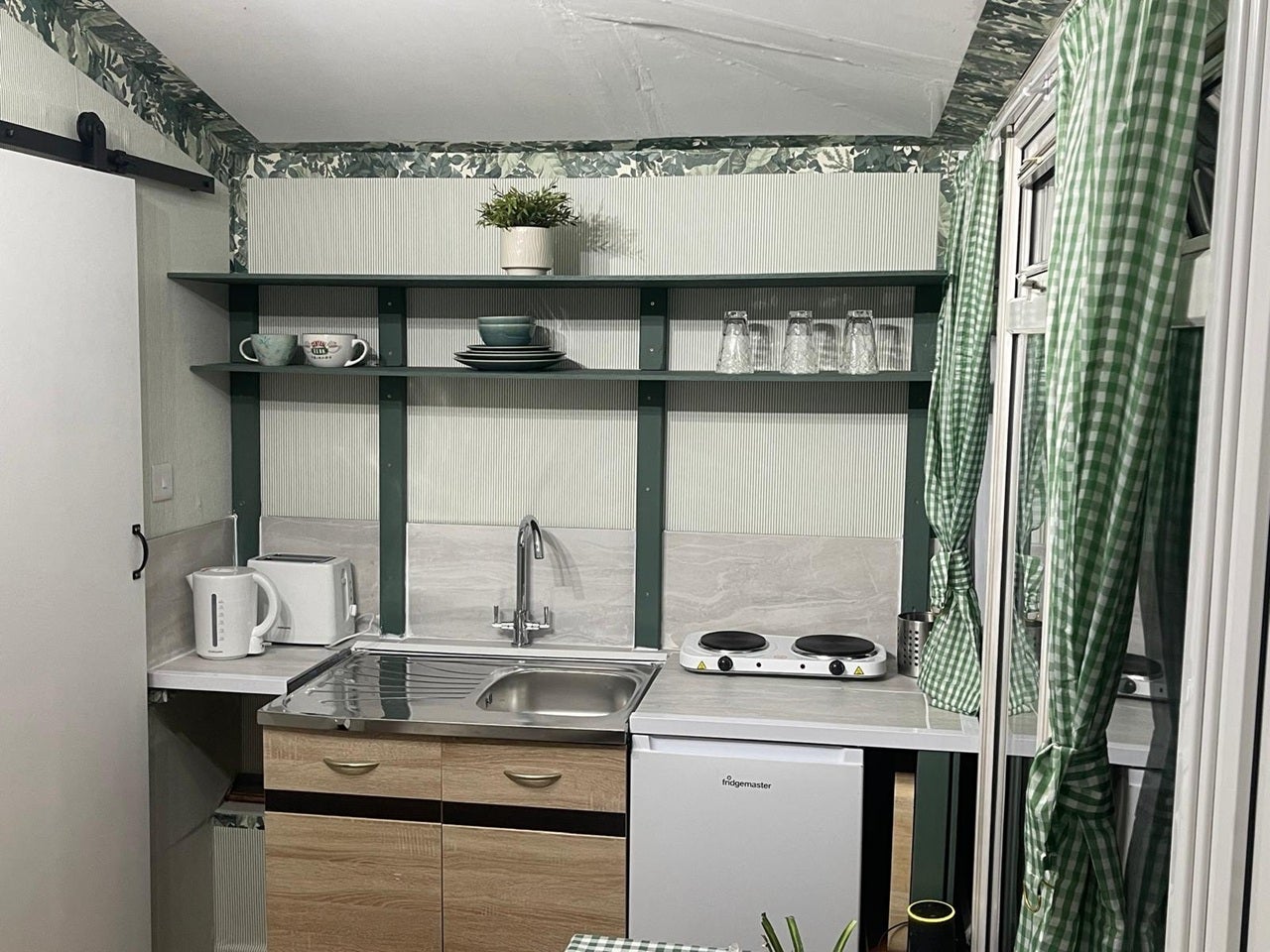 Flat Glengall Road in Greater London