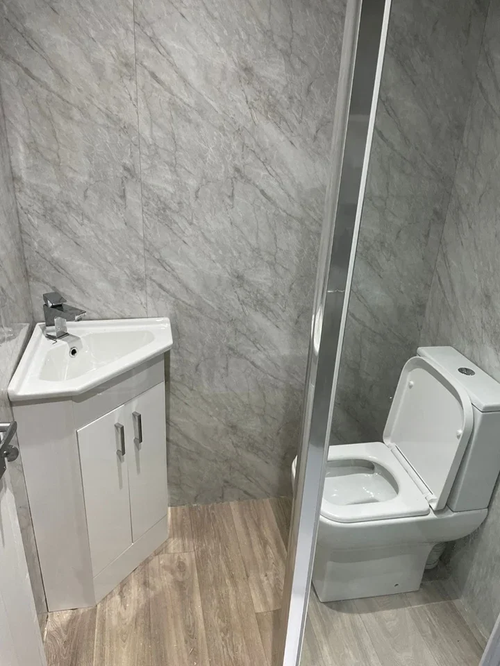 Room Powder Mill Lane in Greater London