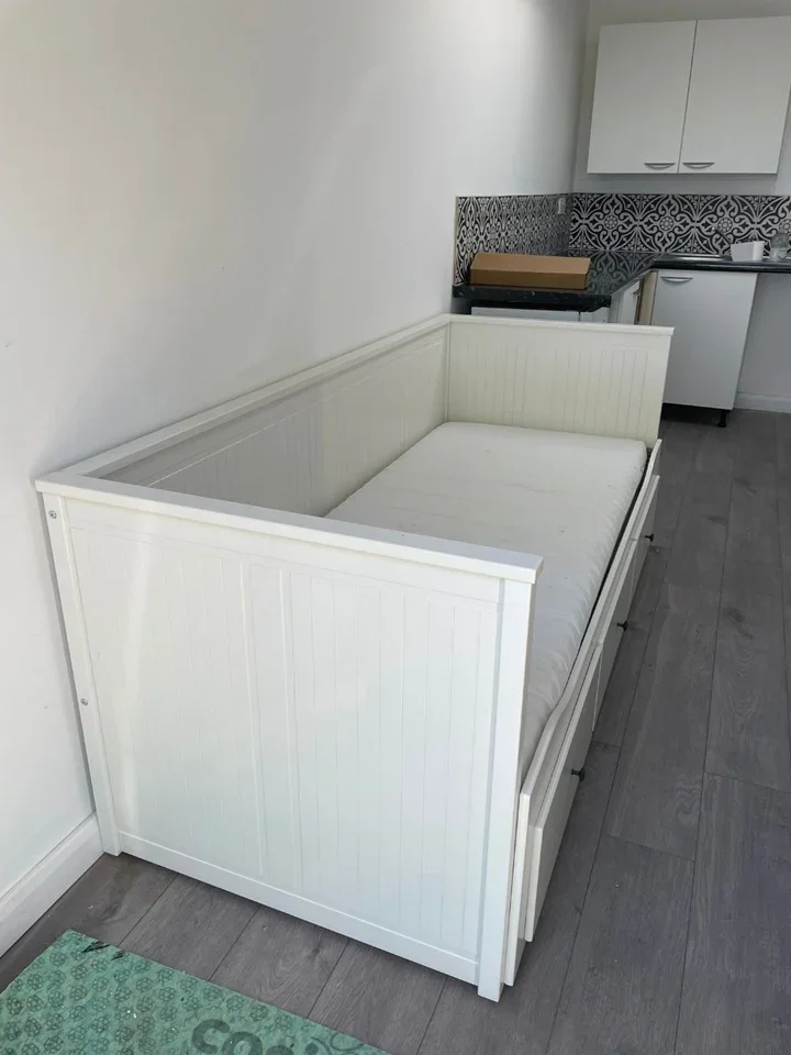 Room Powder Mill Lane in Greater London