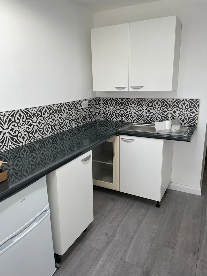 Room Powder Mill Lane in Greater London