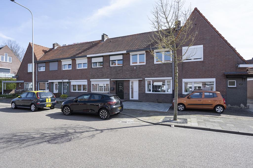 Huis Dorpstraat 64 in Buchten