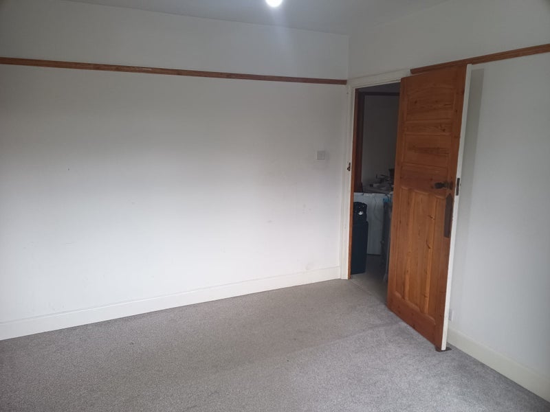 Room Grand Drive in Greater London