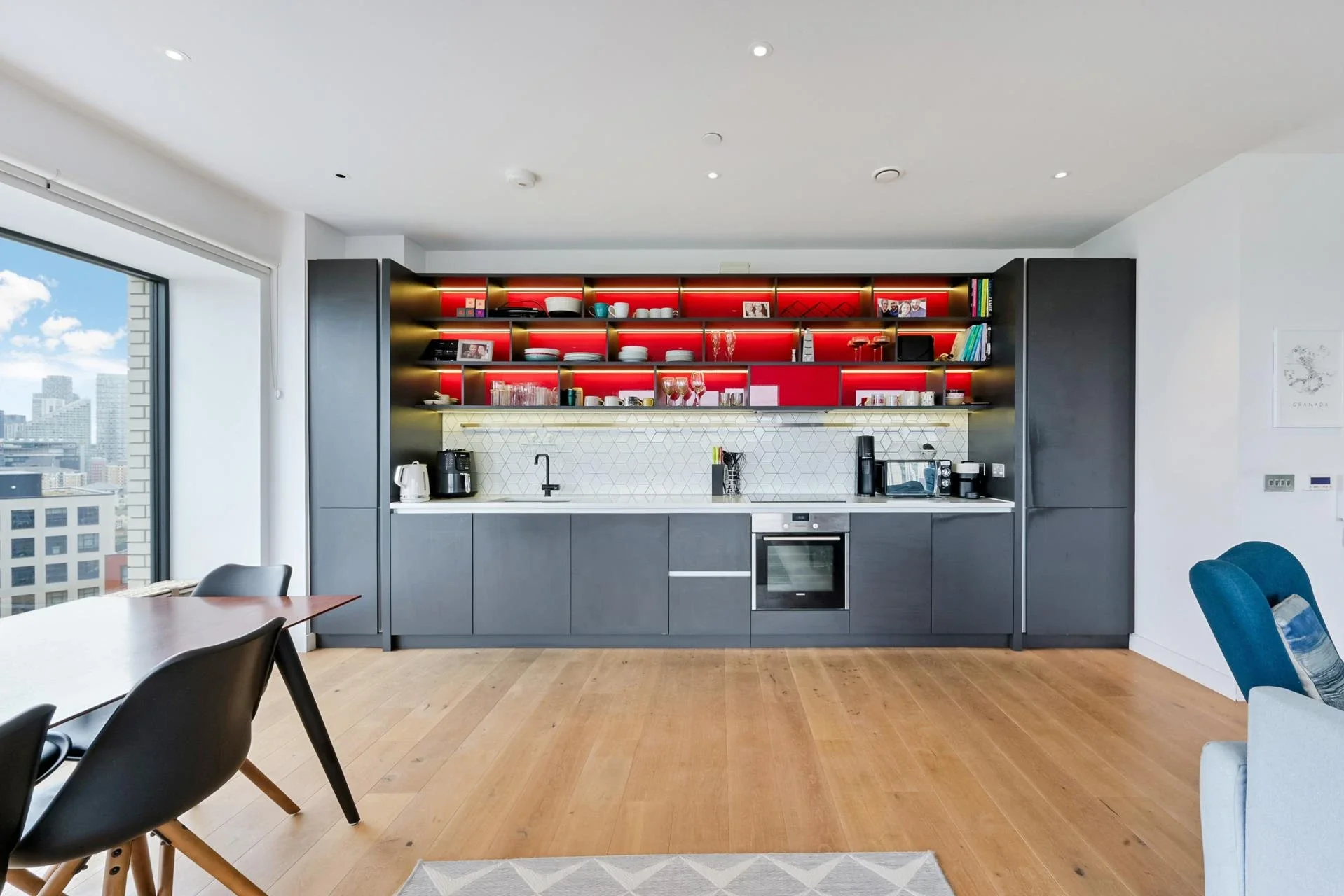 Flat Botanic Square in Greater London