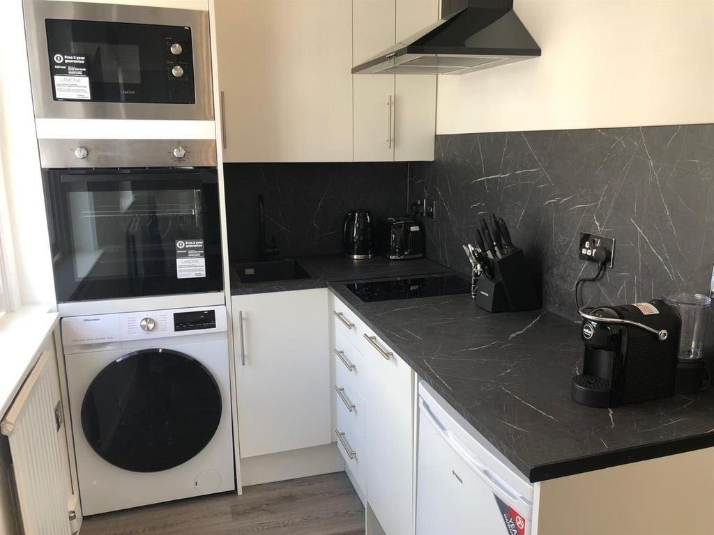 Flat Gloucester Terrace in City of Westminster