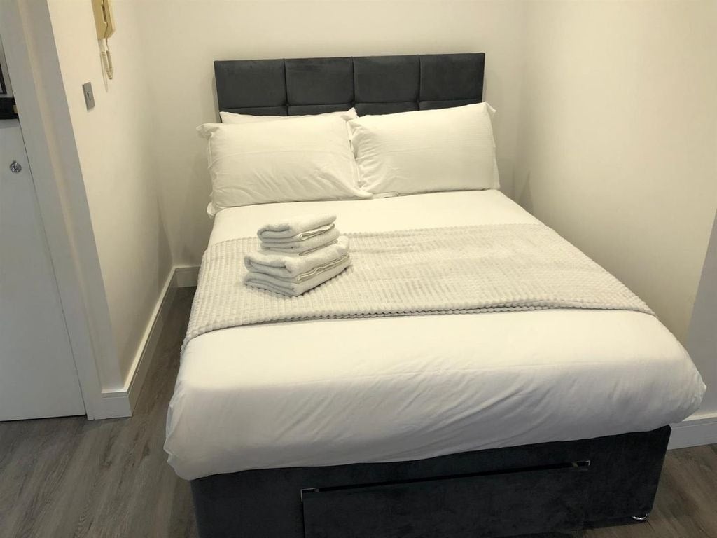 Flat Gloucester Terrace in City of Westminster