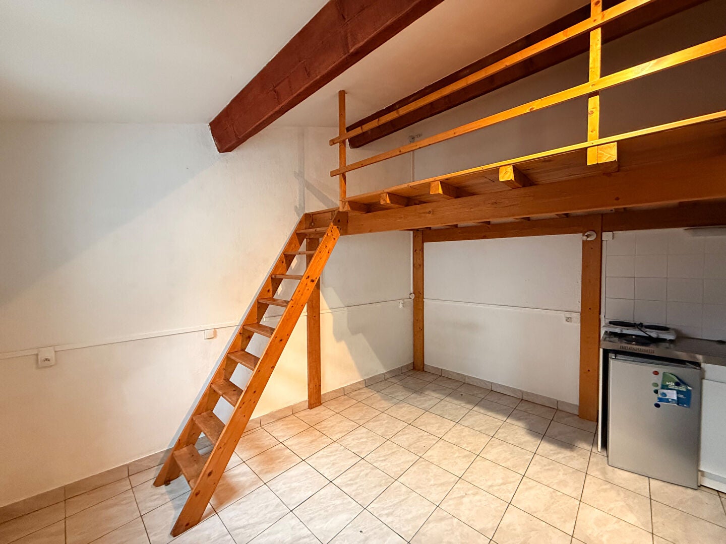 Flat Rue de la Maison Carrée in Nîmes