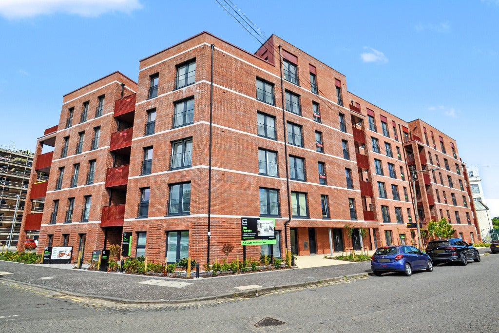 Flat Earlspark Avenue in Glasgow