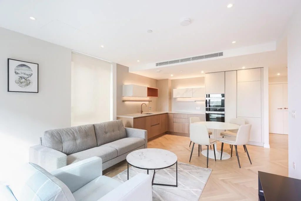 Flat Michael Road in Greater London