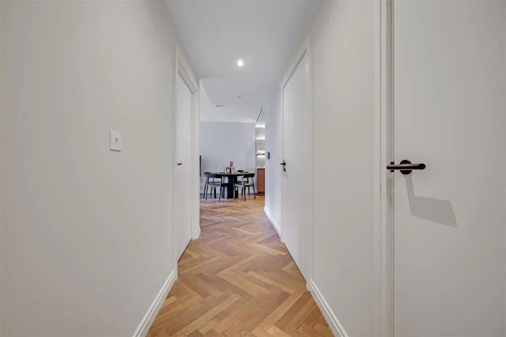 Flat Michael Road in Greater London