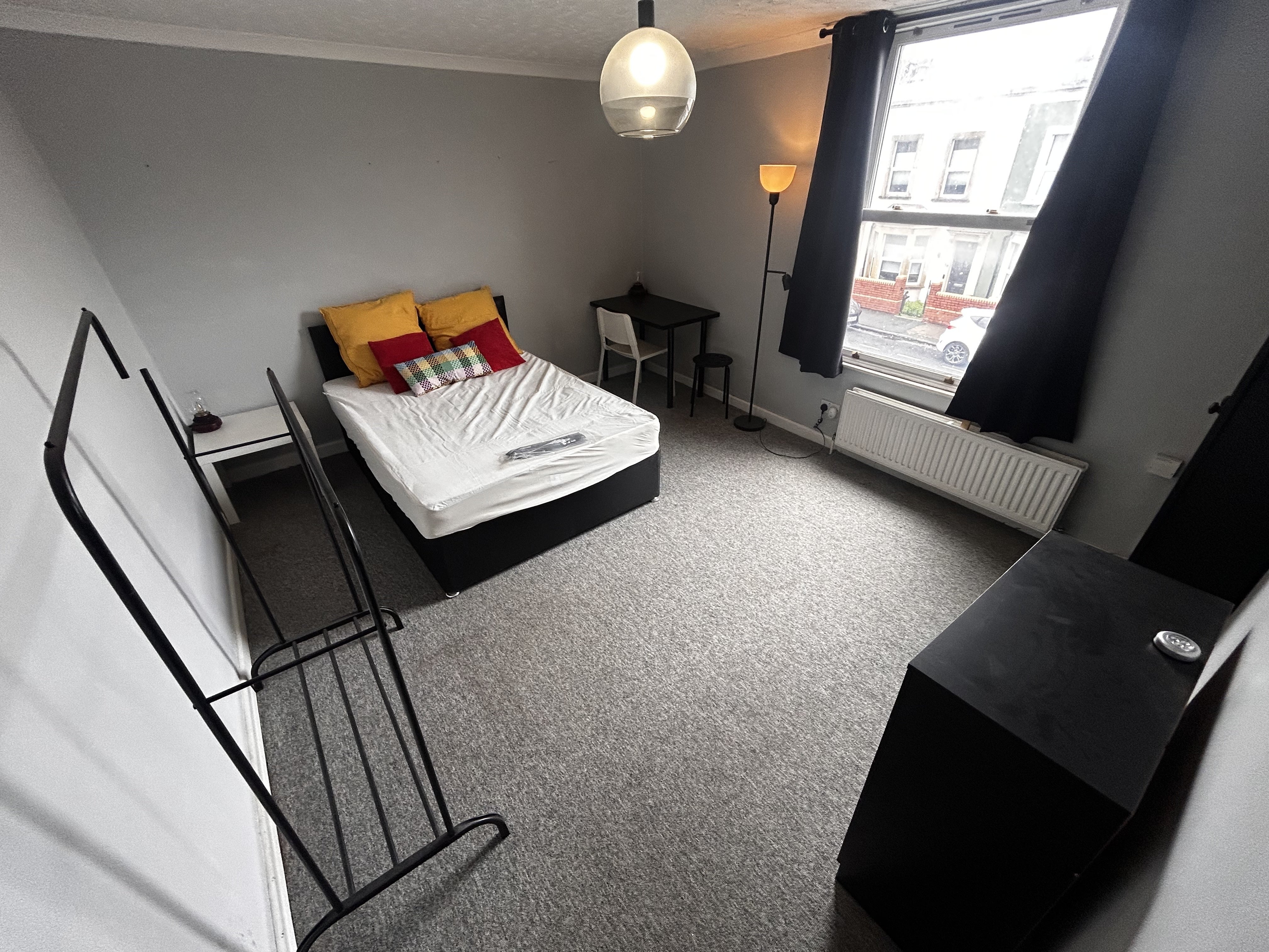 Flat Saint Nicholas Road in Bristol