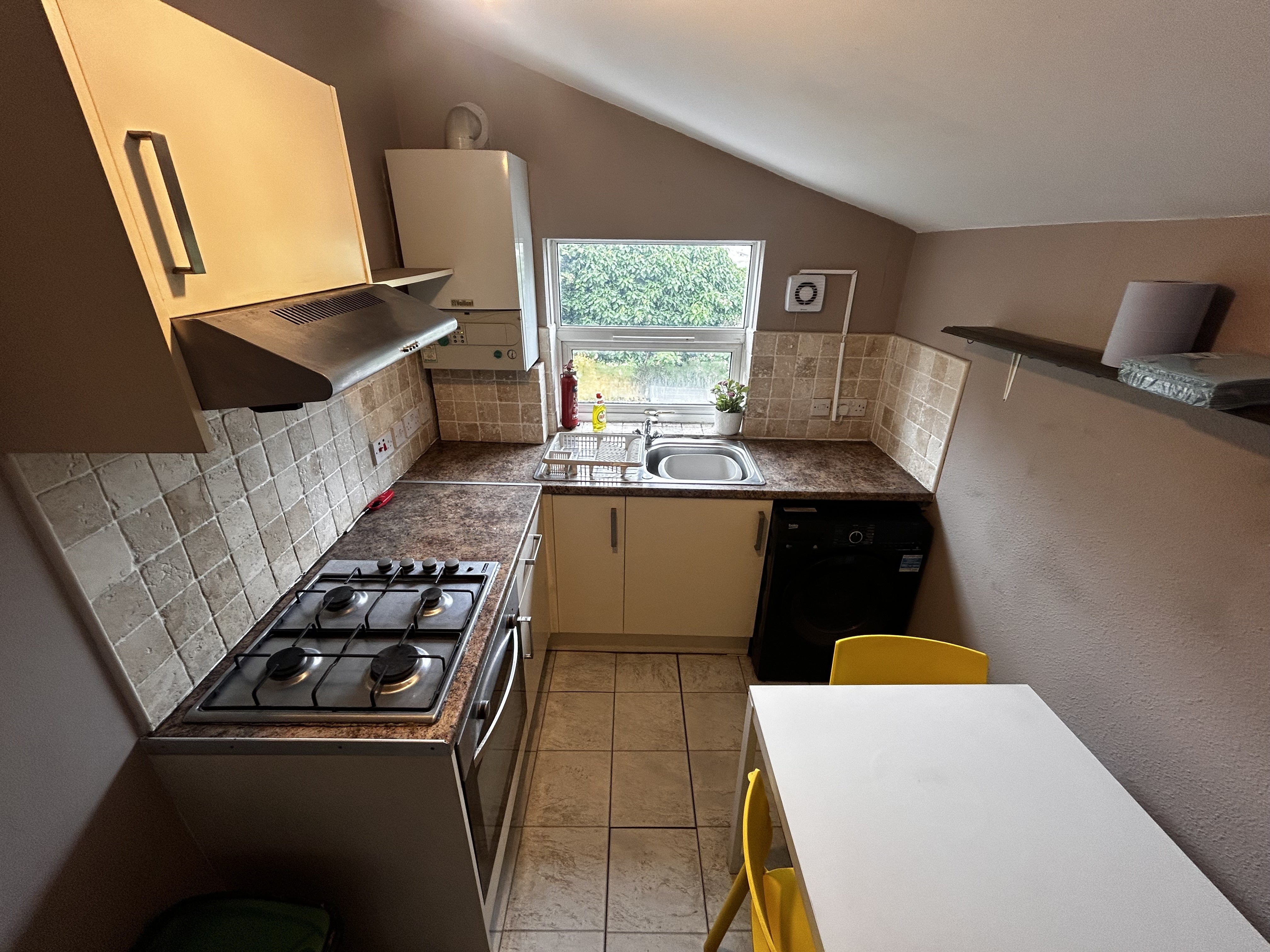 Flat Saint Nicholas Road in Bristol