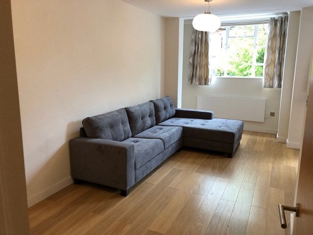 Flat Langland Gardens in Greater London