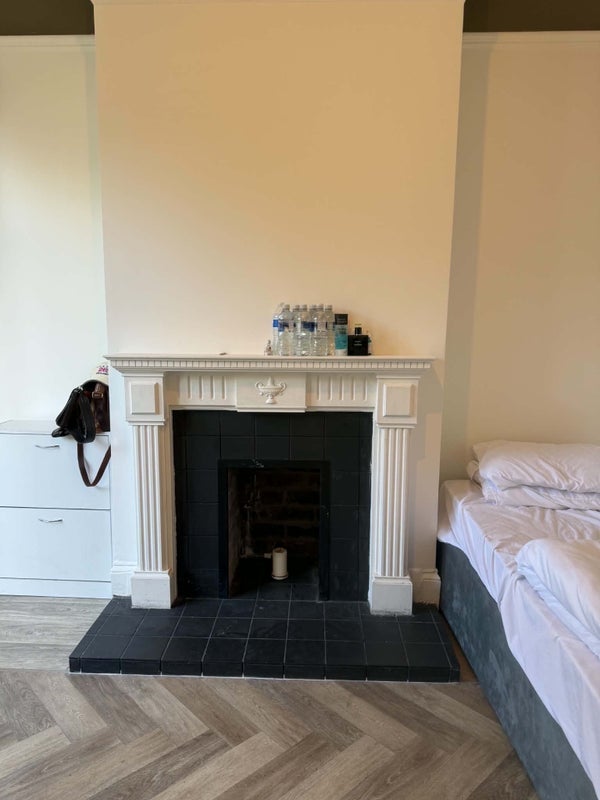 Room Compton Street in Chesterfield