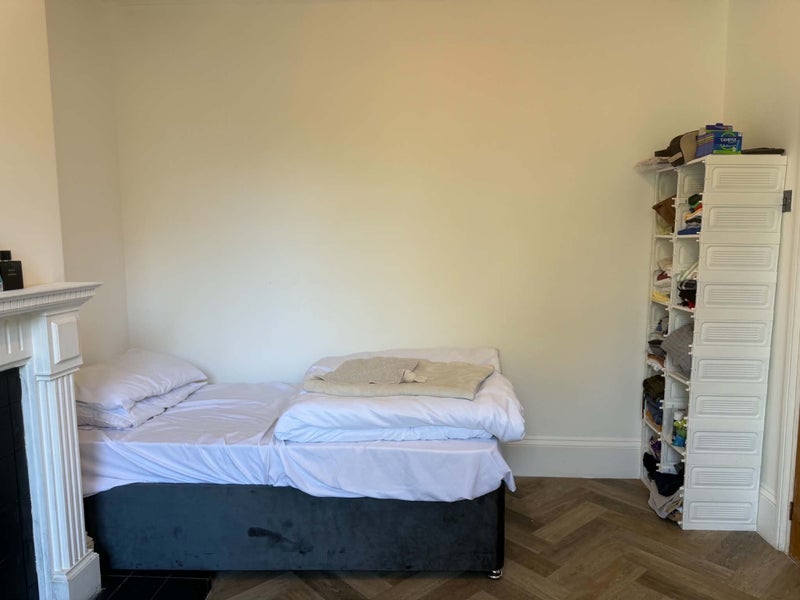 Room Compton Street in Chesterfield