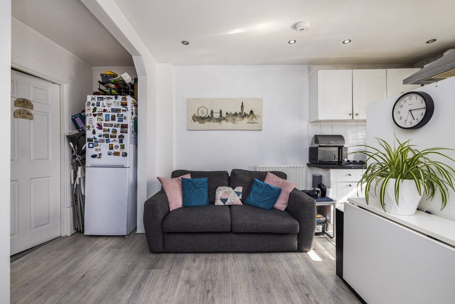 Flat Merrow Street in Greater London